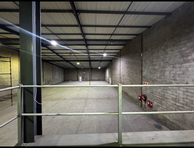 1,069M² WAREHOUSE TO LET IN BRIARDENE